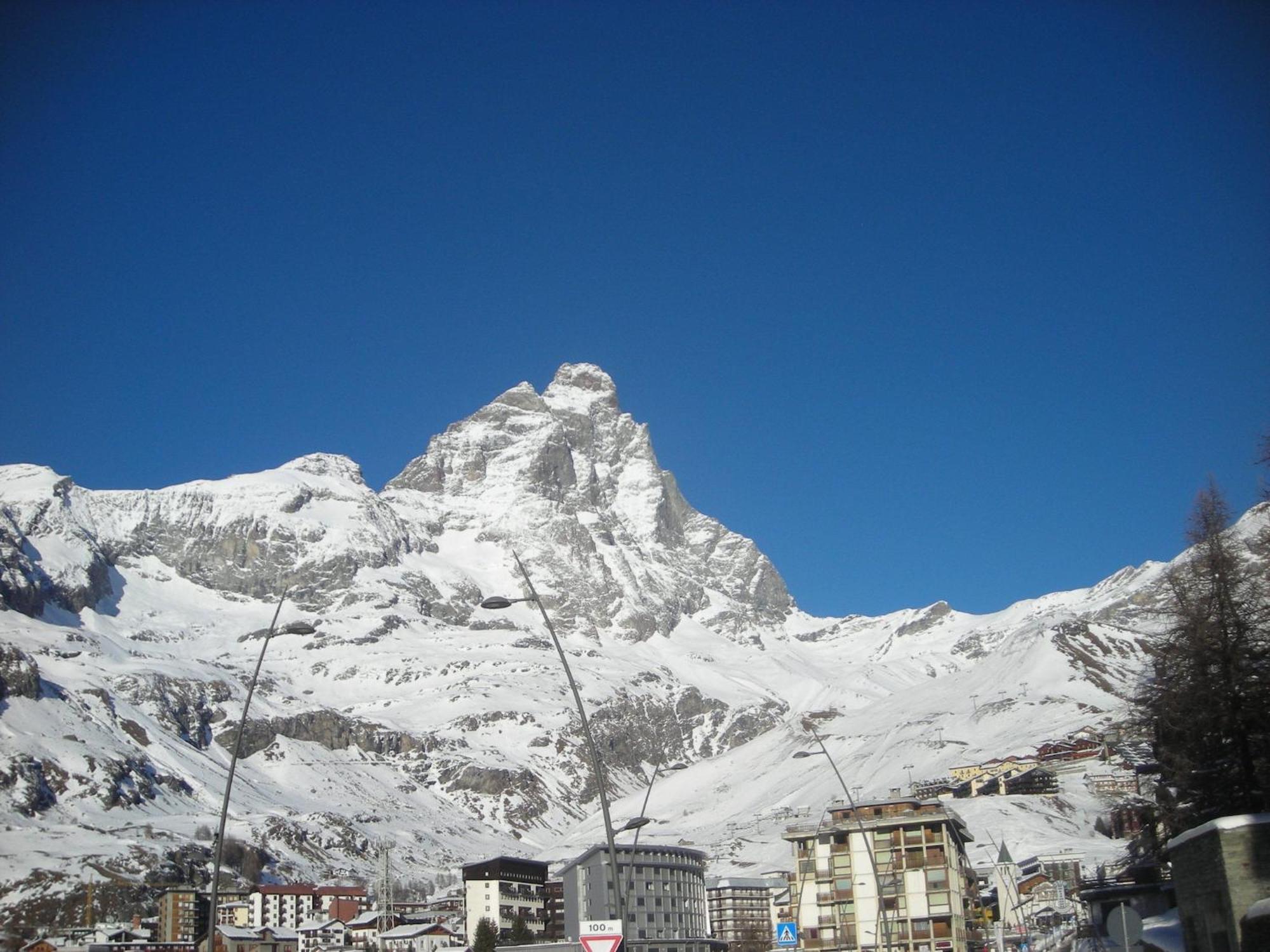 Contemporary Apartment In Breuil Cervinia Near Ski Area Exteriör bild
