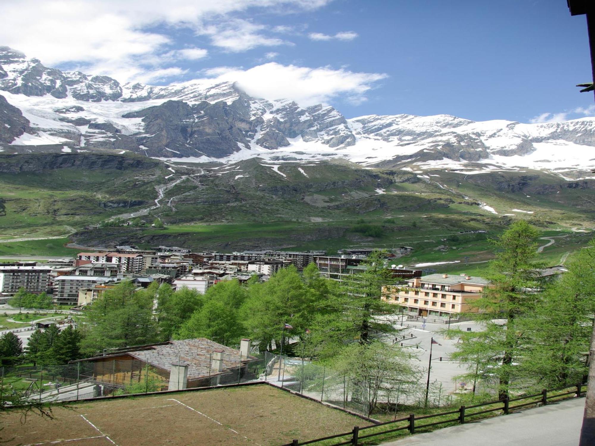 Contemporary Apartment In Breuil Cervinia Near Ski Area Exteriör bild