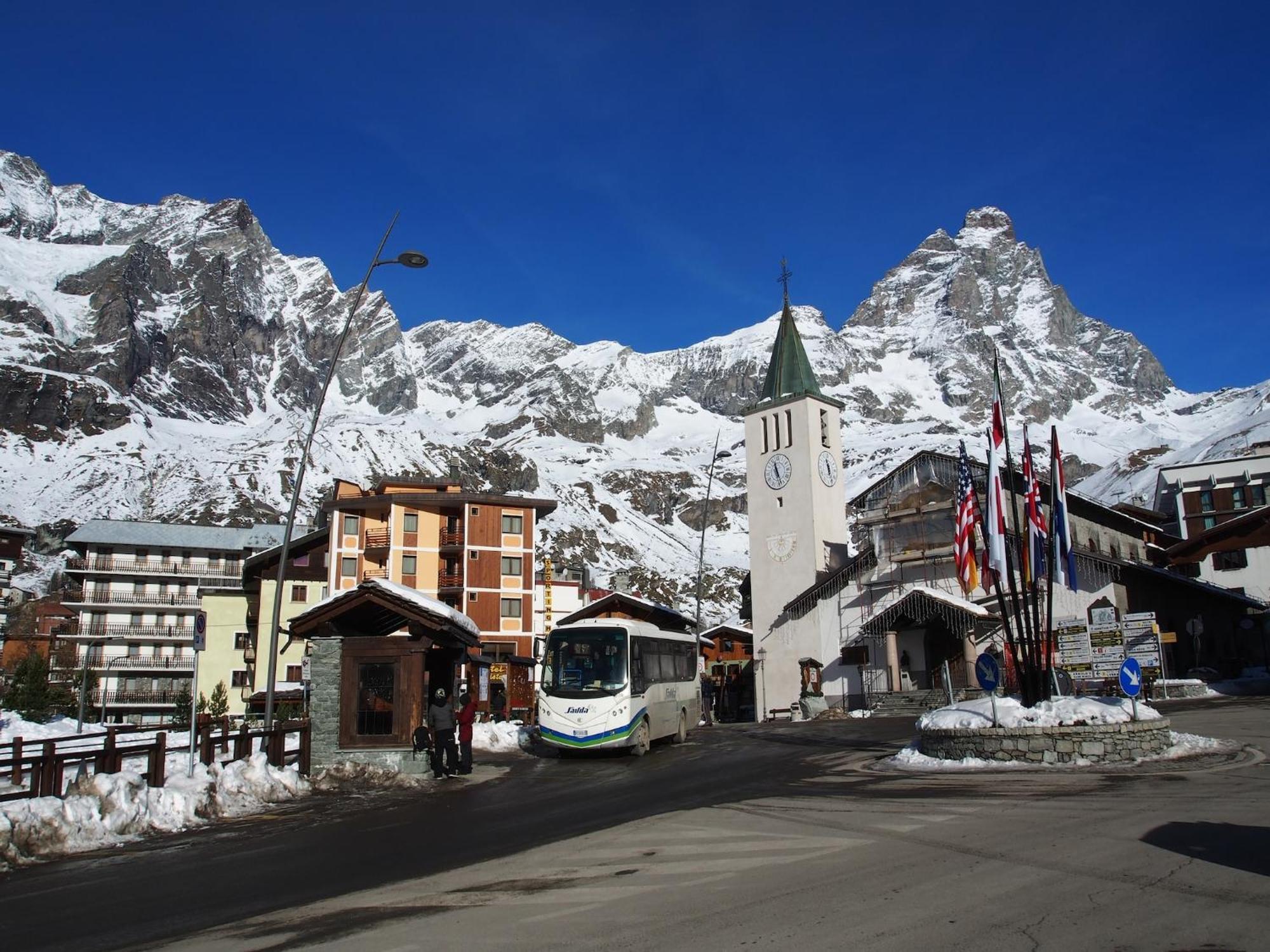Contemporary Apartment In Breuil Cervinia Near Ski Area Exteriör bild