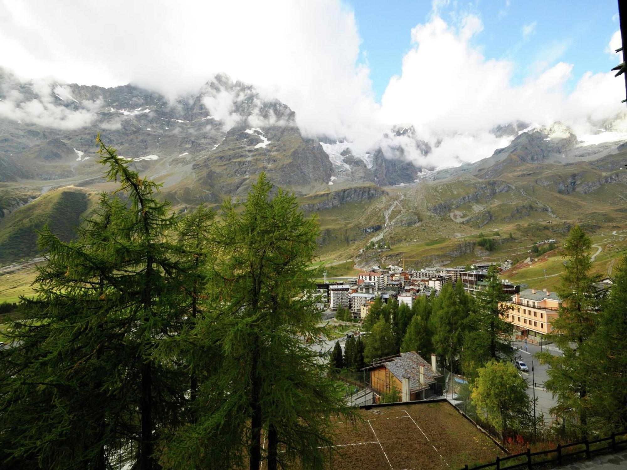 Contemporary Apartment In Breuil Cervinia Near Ski Area Exteriör bild