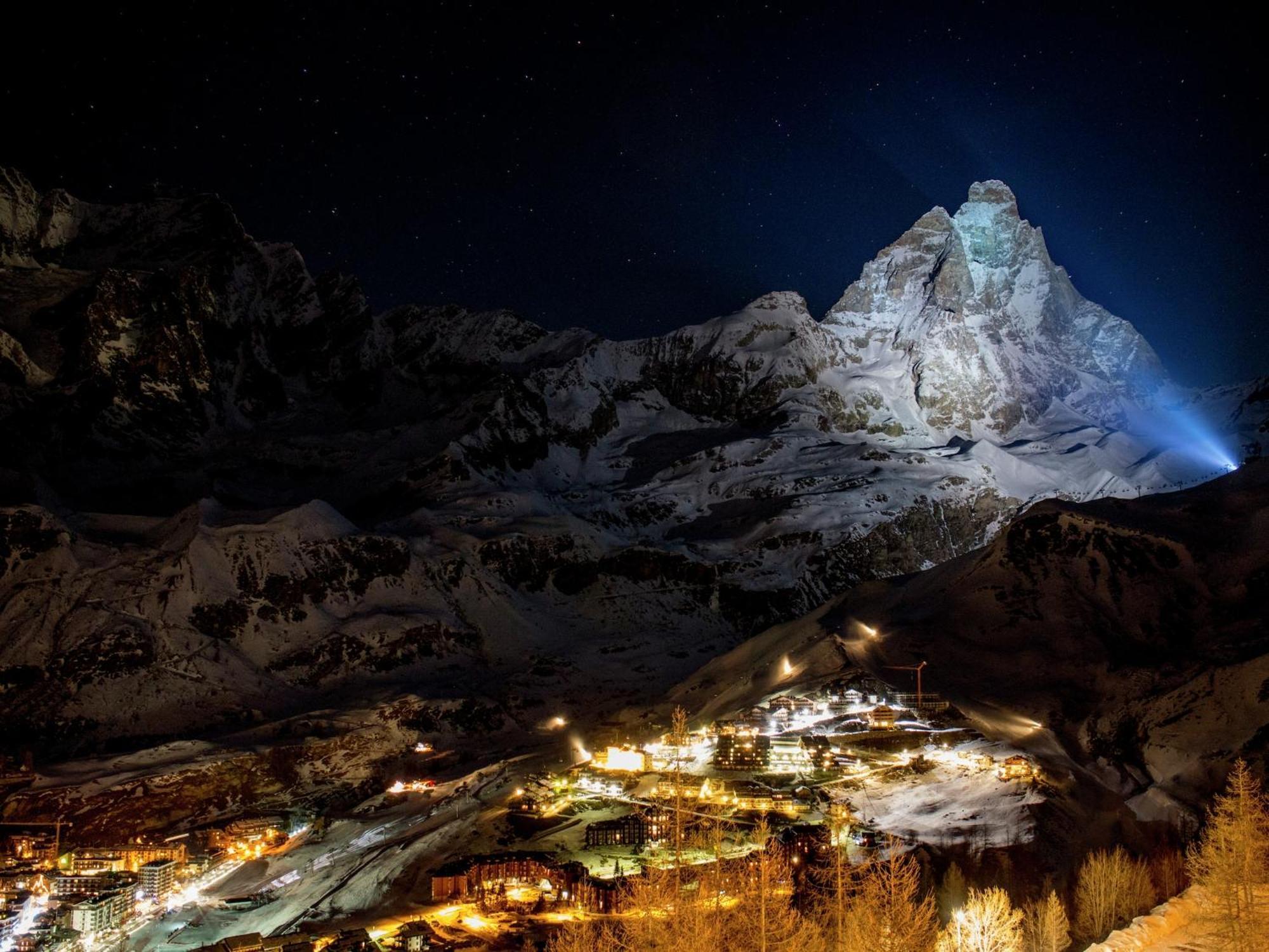Contemporary Apartment In Breuil Cervinia Near Ski Area Exteriör bild