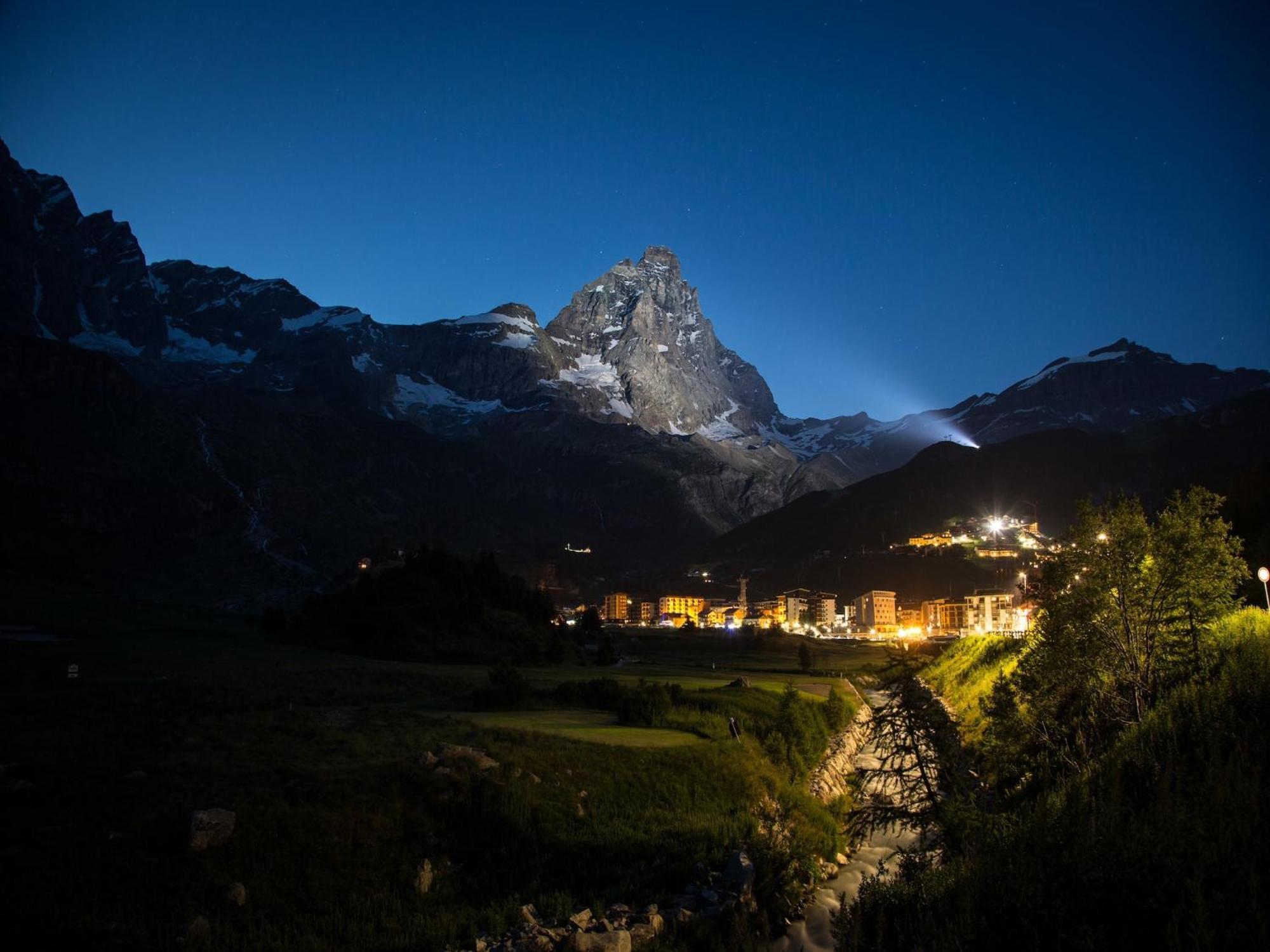 Contemporary Apartment In Breuil Cervinia Near Ski Area Exteriör bild