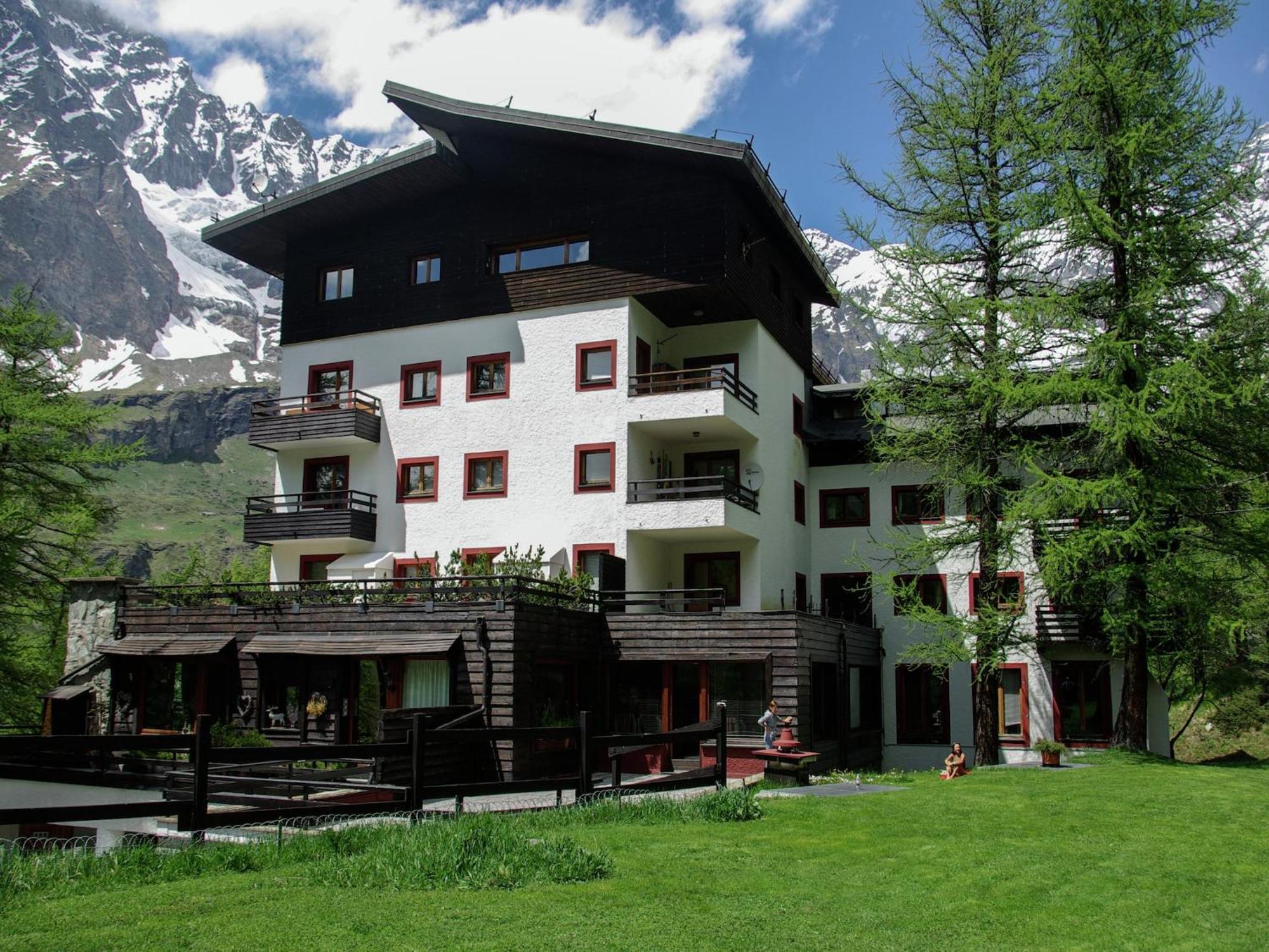 Contemporary Apartment In Breuil Cervinia Near Ski Area Exteriör bild