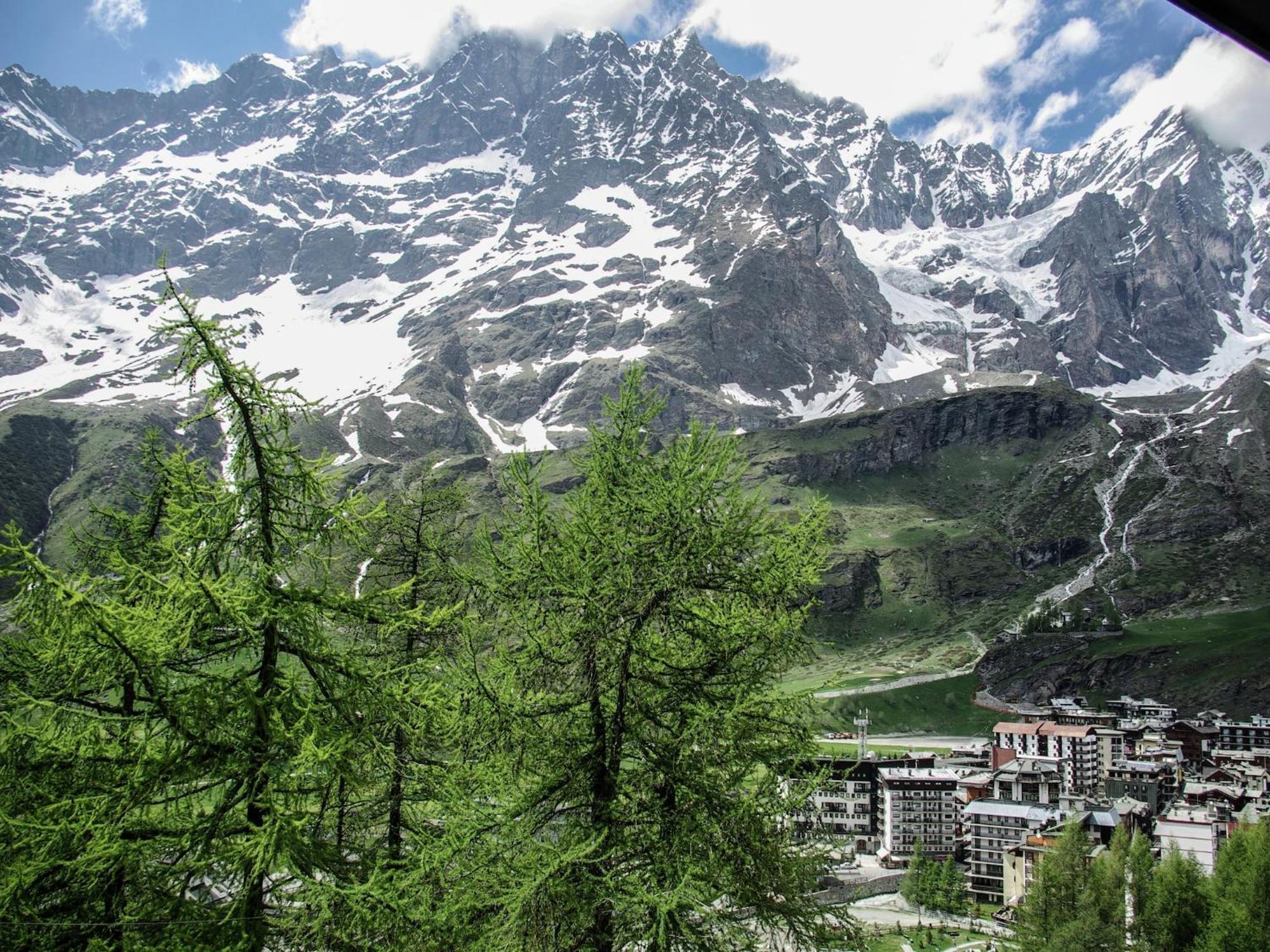 Contemporary Apartment In Breuil Cervinia Near Ski Area Exteriör bild
