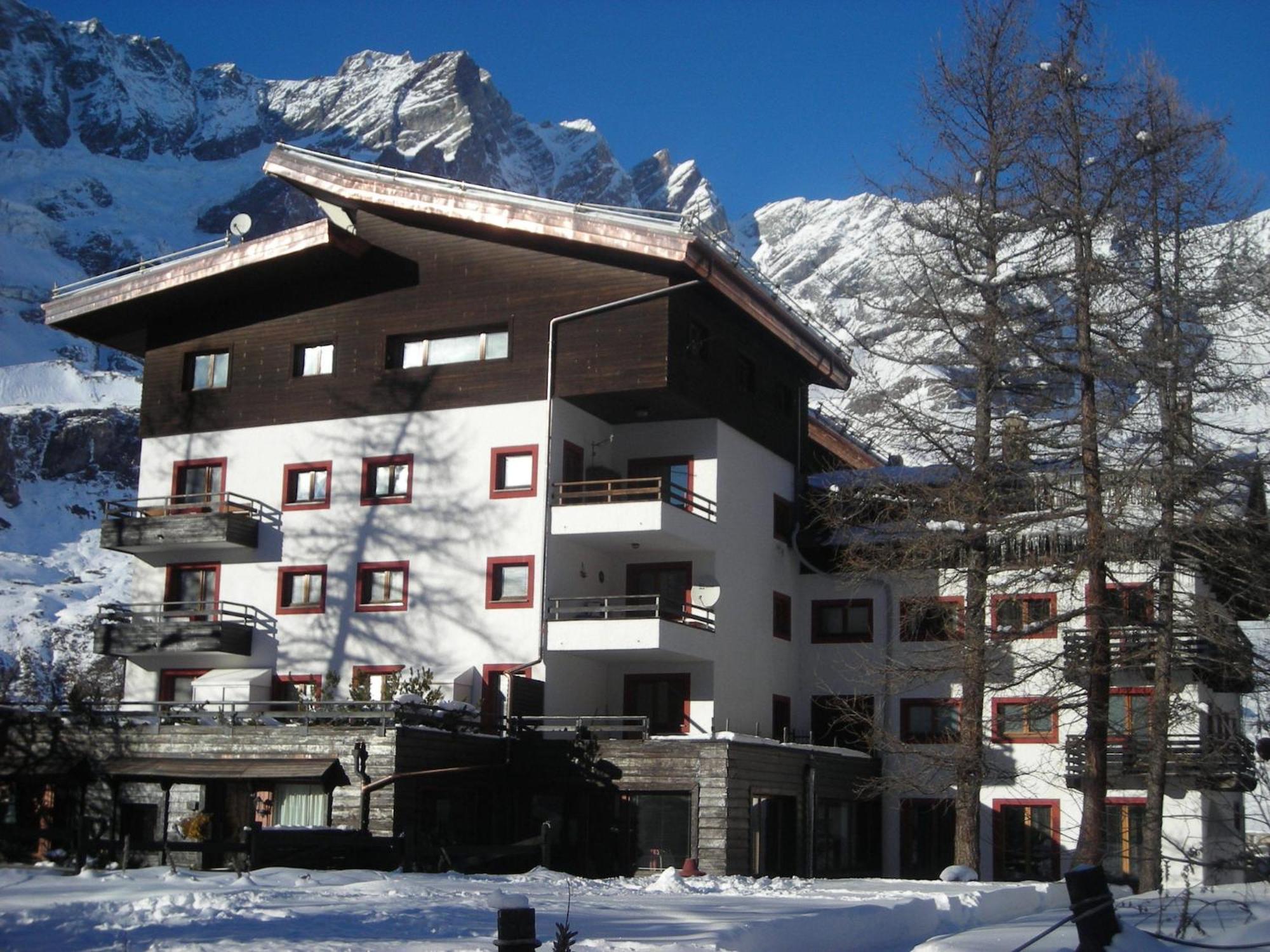 Contemporary Apartment In Breuil Cervinia Near Ski Area Exteriör bild